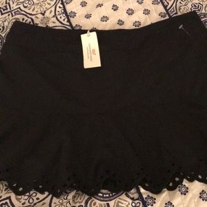 Vineyard Vines black scalloped sport skort NWT
